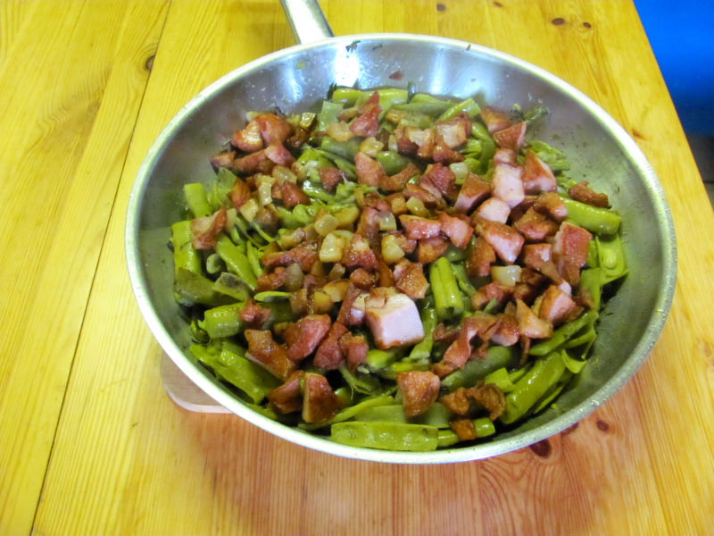 Grüne Bohnen mit Fleischwurst und Speck