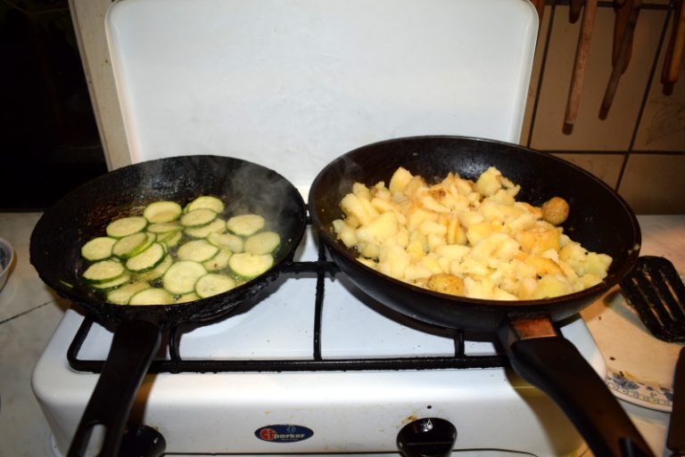 Bratkartoffeln, Zucchini Chips mit Thai Curry › Garten Kochbuch