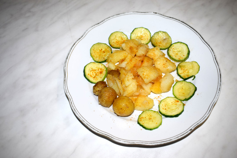 Bratkartoffeln mit Zucchini Chips