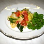 Eisbergsalat,Tomaten und Weinblätter